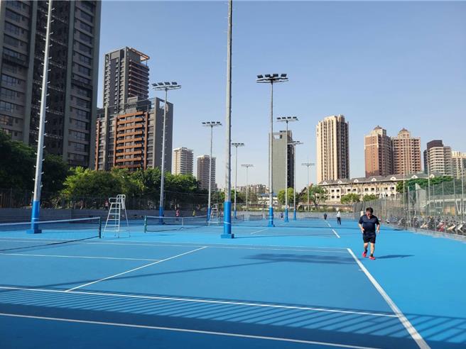 永远的红军20号，利物浦新赛季主场首战场刊封面致敬若塔